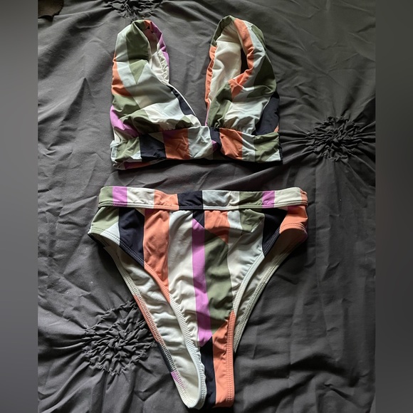 billabong bathing suit - Picture 3 of 3